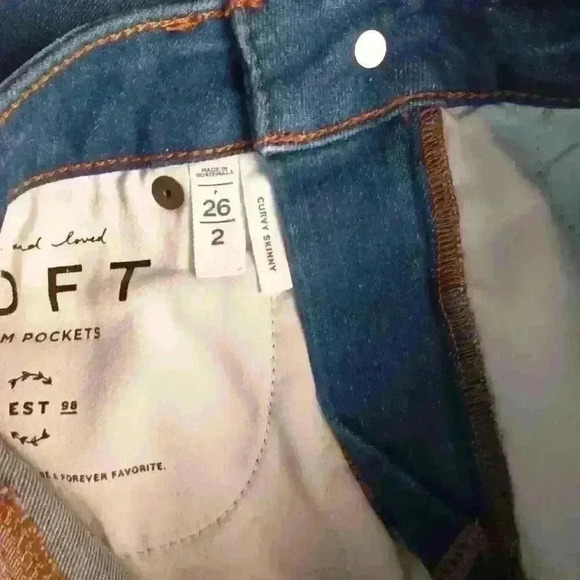 Loft Brand Denim Jeans Size 26/2P Chewed Hem Curvy Skinny Mid Rise Medium Wash - Picture 4 of 11